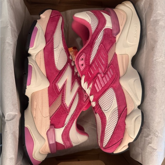 New Balance Women's Vibrant Pink and Cream Sneakers - Picture 1 of 5